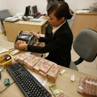 Tài chính - Bất động sản - Nợ xấu "phình to", "bó" tăng trưởng tín dụng?