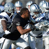 Thể thao - 2 đội bóng bầu dục Mỹ choảng nhau trên sân tập