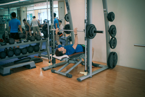 Khắc Việt tập gym chuẩn bị cho “Yêu” - 4