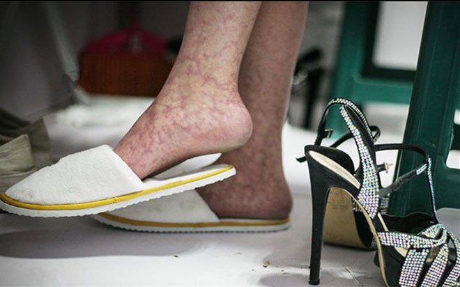 Hậu trường ăn vội, ngủ vạ vật của mẫu quốc tế - 14