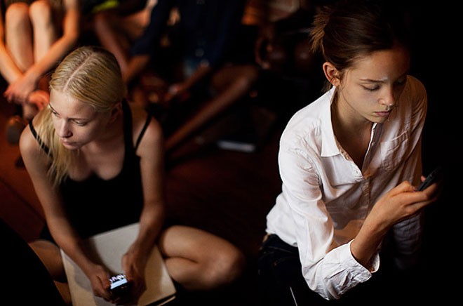 Hậu trường ăn vội, ngủ vạ vật của mẫu quốc tế - 5