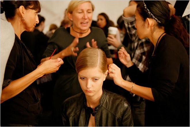 Hậu trường ăn vội, ngủ vạ vật của mẫu quốc tế - 8