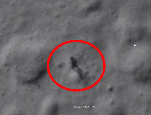 Phát hiện hình ảnh giống con người trên mặt trăng - 1