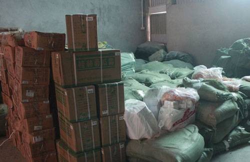 Phát hiện gần 2 tấn mực nghi làm từ cao su - 3