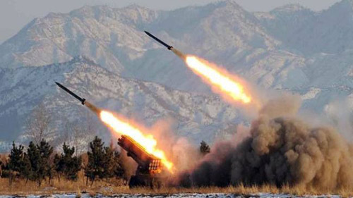 Triều Tiên phóng liên tiếp 3 tên lửa - 1