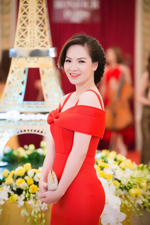 Đan Lê gợi cảm "bắt cặp" với danh thủ Hồng Sơn - 4
