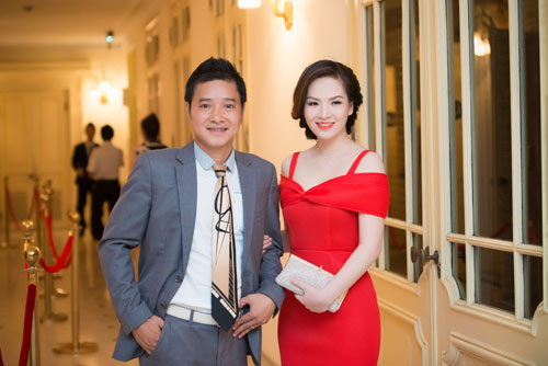 Đan Lê gợi cảm "bắt cặp" với danh thủ Hồng Sơn - 2
