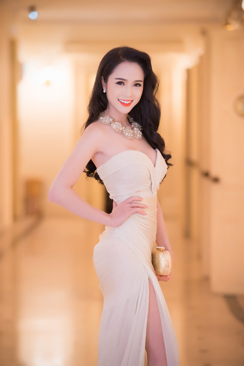 Đan Lê gợi cảm "bắt cặp" với danh thủ Hồng Sơn - 10