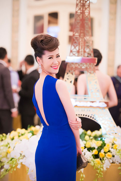 Đan Lê gợi cảm "bắt cặp" với danh thủ Hồng Sơn - 13