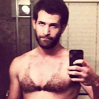 Bí quyết làm đẹp - Nam giới chuộng mốt cạo lông ngực thành bikini