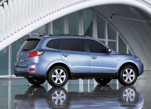 Hyundai "mất" 400 USD cho mỗi khách hàng mua SantaFe - 1