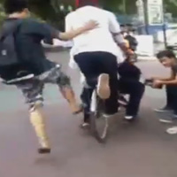 Cười 24h - Thôi rồi, năm anh em trên một chiếc xe đạp