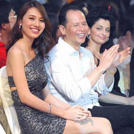 Những cặp đôi lệch nhau hơn 20 tuổi trong showbiz Việt - 7