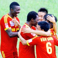 Bóng đá - Đổ tiền vào play-off rồi làm gì?