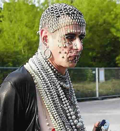 Rùng mình vì các "quái nhân" thích hành hạ cơ thể - 5