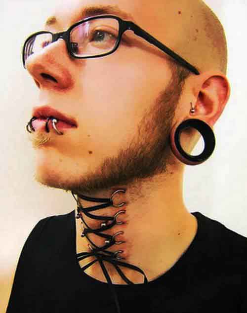 Rùng mình vì các "quái nhân" thích hành hạ cơ thể - 9