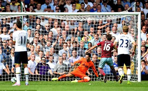 West Ham – Tottenham: Ôm hận phút bù giờ - 1