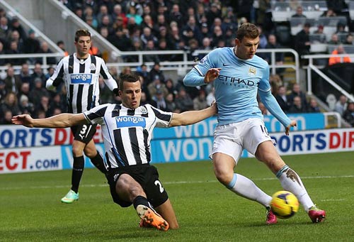 Newcastle - Man City: Nhà Vua xuất trận - 1