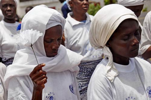 Hình ảnh đau lòng về dịch Ebola tuần qua - 11