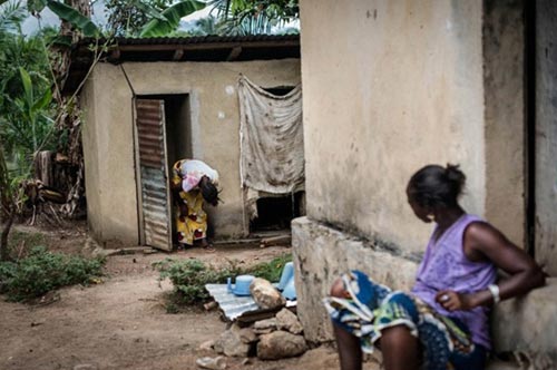 Hình ảnh đau lòng về dịch Ebola tuần qua - 3