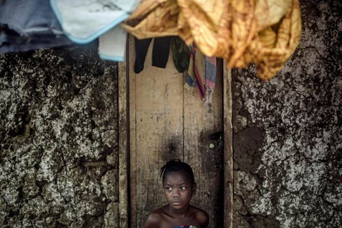 Hình ảnh đau lòng về dịch Ebola tuần qua - 9