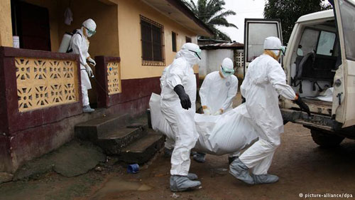 Nỗi lòng của nhân viên y tế tại “tâm bão” Ebola - 1