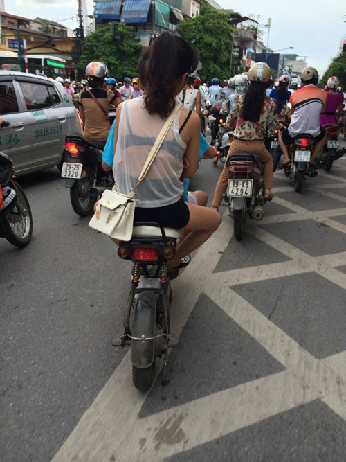 Thiếu nữ Việt hở bạo, trang tin nước ngoài lên tiếng - 1