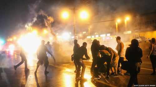 Mỹ: Huy động cảnh binh dẹp bạo loạn kinh hoàng - 1