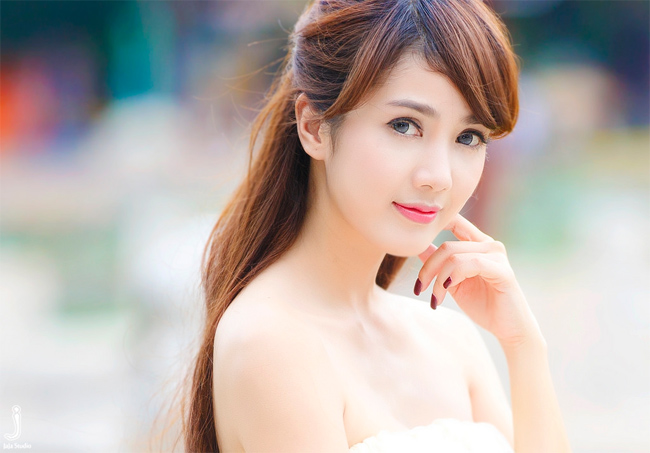 Hot girl Linh Napie luôn hút mắt người đối diện bởi vẻ đẹp mong manh, gợi cảm
