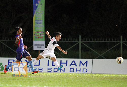 Chùm ảnh: U19 VN "hành hạ" đàn anh U21 Campuchia - 5