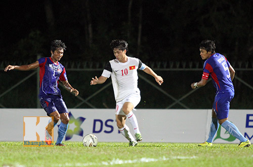 Chùm ảnh: U19 VN "hành hạ" đàn anh U21 Campuchia - 6