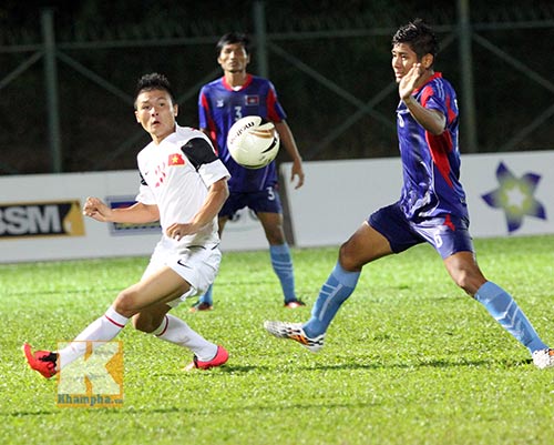 Chùm ảnh: U19 VN "hành hạ" đàn anh U21 Campuchia - 9