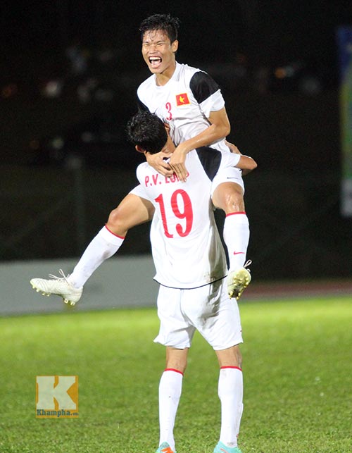 Chùm ảnh: U19 VN "hành hạ" đàn anh U21 Campuchia - 13