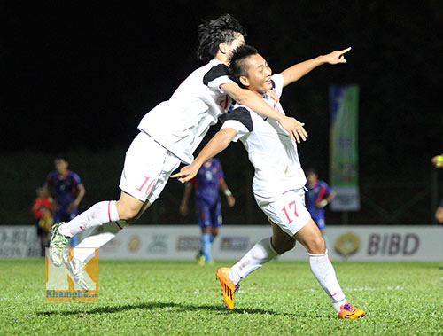 Chùm ảnh: U19 VN "hành hạ" đàn anh U21 Campuchia - 10