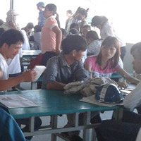 Giáo dục - du học - Cử nhân giấu bằng, xin làm... công nhân: Tay không bị chai, mời về!