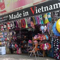 Thời trang công sở - Người tiêu dùng vùng vẫy giữa "ma trận" hàng VNXK