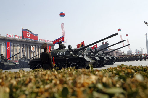 Triều Tiên dồn xe tăng hạng nặng áp sát biên giới TQ - 1