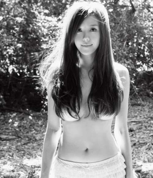 Cựu vận động viên có khuôn ngực "vạn người mê" - 12