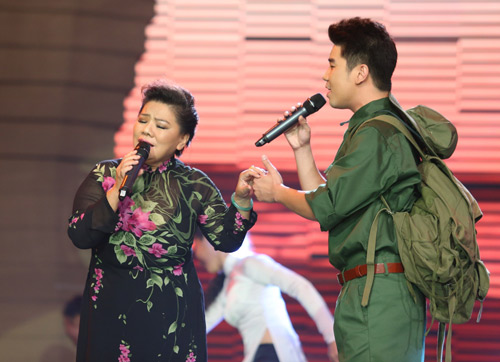 NSND Thanh Hoa lần đầu hát cùng con trai út - 1