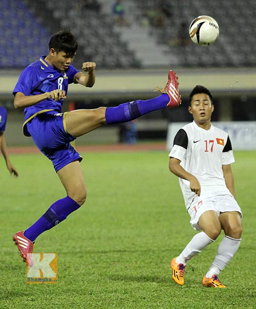 Video: U19 Thái "chơi kung-fu" với U19 Việt Nam - 2