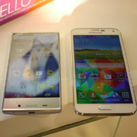 Aquos Crystal so dáng với Samsung Galaxy S5