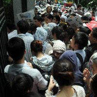 Tin tức trong ngày - Lao động hợp đồng làm thay 30% “công chức ngồi chơi”?