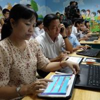 Giáo dục - du học - Sách giáo khoa điện tử: Phó thác cho nhà cung cấp