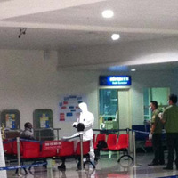 Tin tức trong ngày - Ngừng cách ly 2 người từ tâm dịch Ebola đến VN bị sốt
