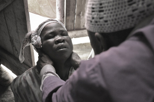 “Thần y” ở Tây Phi làm lây nhiễm Ebola cho 848 người - 1