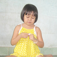 Tin tức trong ngày - Cô gái xinh đẹp 19 tuổi trong hình hài đứa trẻ lên 3