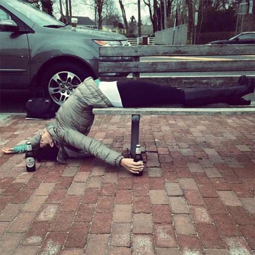 Kỳ lạ người đẹp tập yoga ở mọi lúc mọi nơi - 14