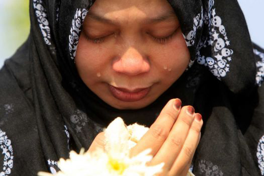 Malaysia xúc động đón nhận thi thể nạn nhân MH17 - 3