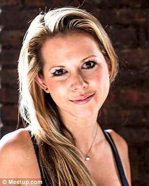 “Anh sẽ không rời khỏi Berlin nếu chưa được ân ái với em!” - 2