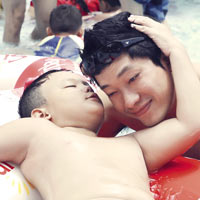 Phim - "Đại gia" của Scandal 2 khoe con trai đáng yêu